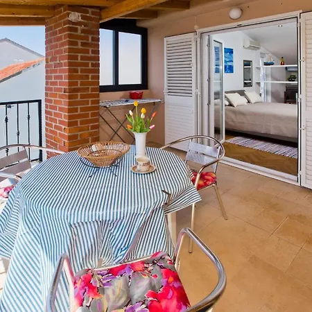 Melita アパート フヴァル